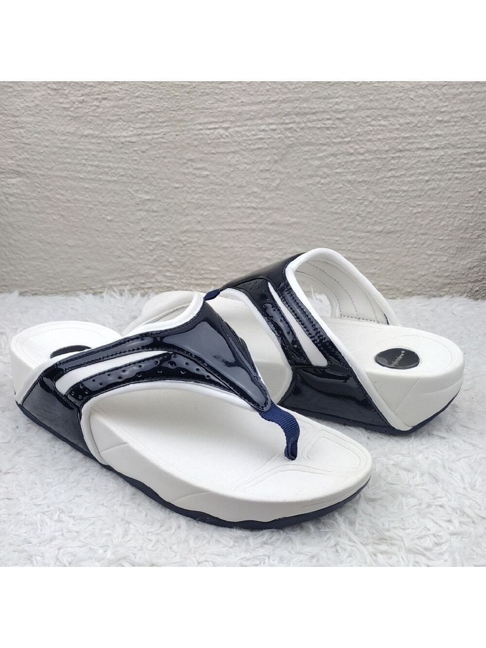 Comfortview Sporty White Blue Accent Thong Round Toe Slip On Wedge Heel Sandal